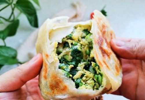 餡餅好吃有訣竅,學(xué)會此種做法,一拉一卷,皮薄餡大,放涼也不硬